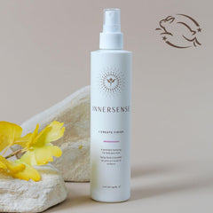 INNERSENSE I Create Finish Finishing Spray texture-application shows lightweight hold without stiffness.