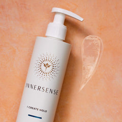 Hair-definition swatch with INNERSENSE I Create Hold Gel highlights defined curls and smooth texture.