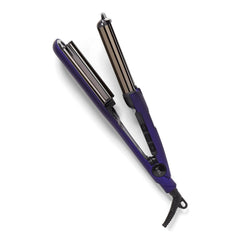 Ion Titanium Triple Barrel Waver triple barrels close-up emphasizes even heat distribution.