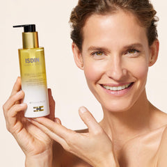 Isdinceutics Essential Cleansing Oil removing sunscreen for clean skin.