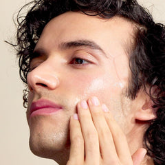 Jack Black Epic Moisture MP10 on hair shows shine and frizz control