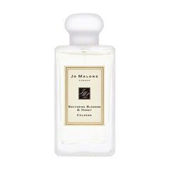 Jo Malone Nectarine Blossom & Honey spray captures a radiant floral scent for day-to-night occasions.