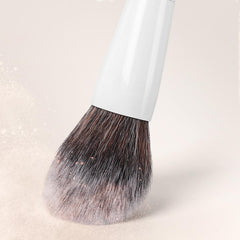 KINGMAS medium concealer brush delivers precise concealing for under-eye and small spots