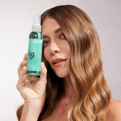 L'ANGE HAIR sea salt texturizing spray demonstrates volume-boosting lift
