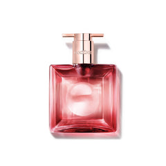 Lancôme Idôle Power bottle cap close-up reveals premium longevity.