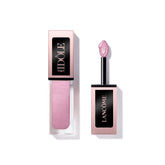 Lancôme Idôle Tint flat-side application close-up shows smooth eyeshadow precision.