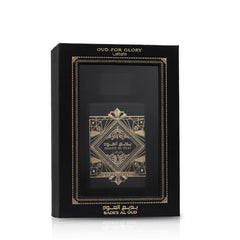 Lattafa Bade'e Al Oud Oud for Glory perfume application demonstrates unisex appeal for daily wear.