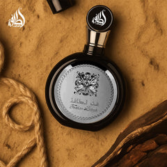 Lattafa Fakhar base-notes display vanilla, sandalwood and tonka bean for creamy warmth.