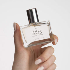 Le Monde Gourmand Crème Vanille brown sugar amber shot; warm, comforting aroma for evenings.