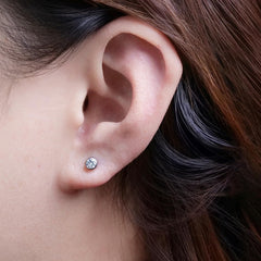 Limerencia disposable ear piercing gun packaging, emphasizes safe single-use practice.