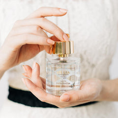 LOLLIA Wish vanilla bean note close-up signals warm, comforting sweetness.