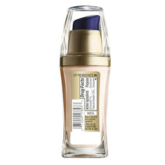 L'Oreal Paris Visible Lift Serum Absolute Foundation Soft Ivory swatch demonstrates even tone and glow
