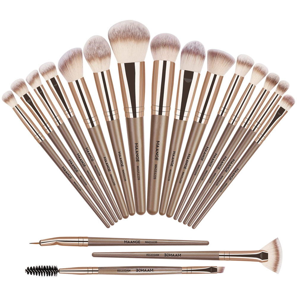 MAANGE 18-piece premium synthetic brush set helps achieve smooth foundation application.