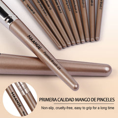 MAANGE premium synthetic bristles close-up, silky and hygienic makeup application.