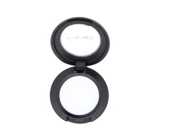 MAC Eye Shadow Gesso inner corner brightening precisely enhances eye openness.