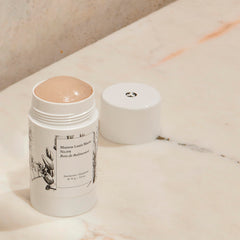 Maison Louis Marie No.04 vetiver-nutmeg-cinnamon notes image showcasing mid notes for warm depth.