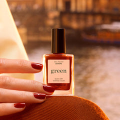 Manucurist Green Bohème brush shot highlights smooth, beginner-friendly application.