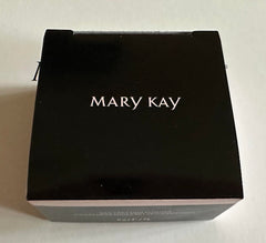 Mary Kay Silky Setting Powder on skin delivering an even, shine-free finish.