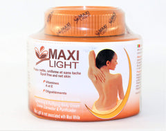 Maxi Light MAXI LIGHT bottle closeup emphasizes 325 ml capacity for convenient daily hydration.
