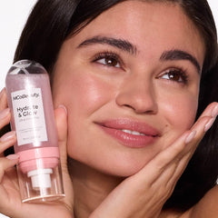 mcobeauty hydrate glow mist pump shows easy application for quick-refresh.