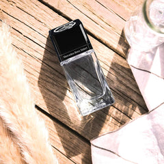Mercedes-Benz Select bergamot note close-up hints citrus freshness.