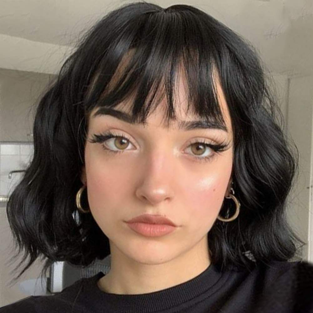 MISSQUEEN short-wavy-black-wig-bangs front view shows natural waves for everyday charm.