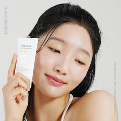 Mixsoon Bean Sunscreen application scene highlights silky non sticky finish