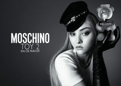 Moschino Toy 2 packaging with gold band and modern opening—gift-ready elegance.