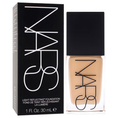 NARS Light Reflecting Foundation M1.2 Patagonia pump image demonstrates controlled application for even tone.