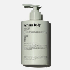 Non-greasy, fast-absorbing texture of Nécessaire The Body Lotion Eucalyptus in a close-up.