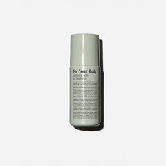 Application underarms with Nécessaire Deodorant Gel Eucalyptus showcasing smooth glide