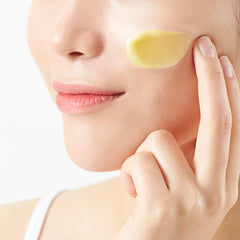 Nightingale C Toning Mask texture closeup shows creamy hydration.