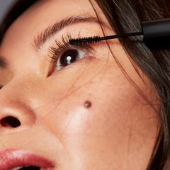 NINETEEN NINETY NINE 19/99 precision-lash-coating showcases root-to-tip definition.