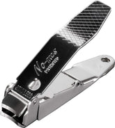 No-mes fingernail clipper – catches clippings for mess-free grooming.