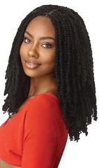 Outre X-Pression Twisted Up closeup shows tight, springy curls and texture.