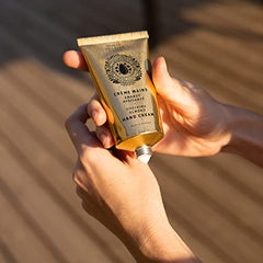 Panier des Sens shea butter close-up showcasing deep hydration for dry hands