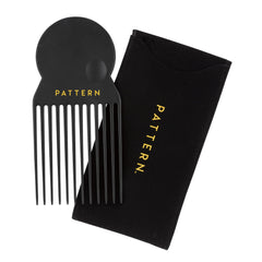PATTERN Hair Pick con mango ergonómico para manejo cómodo al peinar