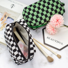 PAZIMIIK checkered makeup bag top zipper secures cosmetics while traveling.