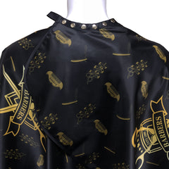 Pelocapa barber cape anti-static treatment reduces stray hairs clinging to clothes.