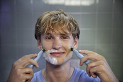 Philips OneBlade First Shave rechargeable battery illustration highlights 30 minutes of use after charge.
