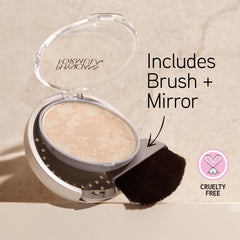 Application close-up showing sensitive-skin friendly mineral powder.