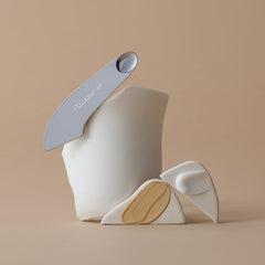 Piccasso leather case keeps the spatula organized for travel.