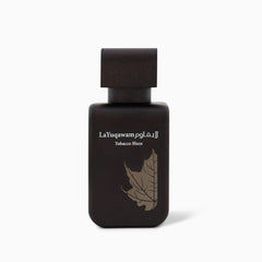 Rasasi La Yuqawam Tobacco Blaze wood-note close-up emphasizes cedarwood and amber warmth.