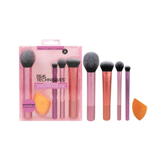 Real Techniques Everyday Essentials 400 Blush Brush for precise blush application