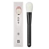 Rephr brush05 bristle closeup shows ultra-soft goat hair for silky blending.