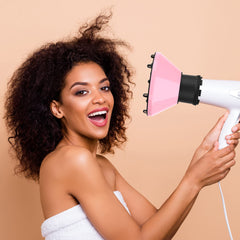 RIJATRAGAR diffuser demonstrates frizz control and added volume