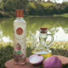Ritual Botanico Ultra Reparador bottle-pour showing creamy lather and hydration