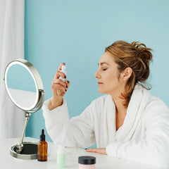 Rocollos ergonomic arm desk mirror enables comfortable makeup without bending.