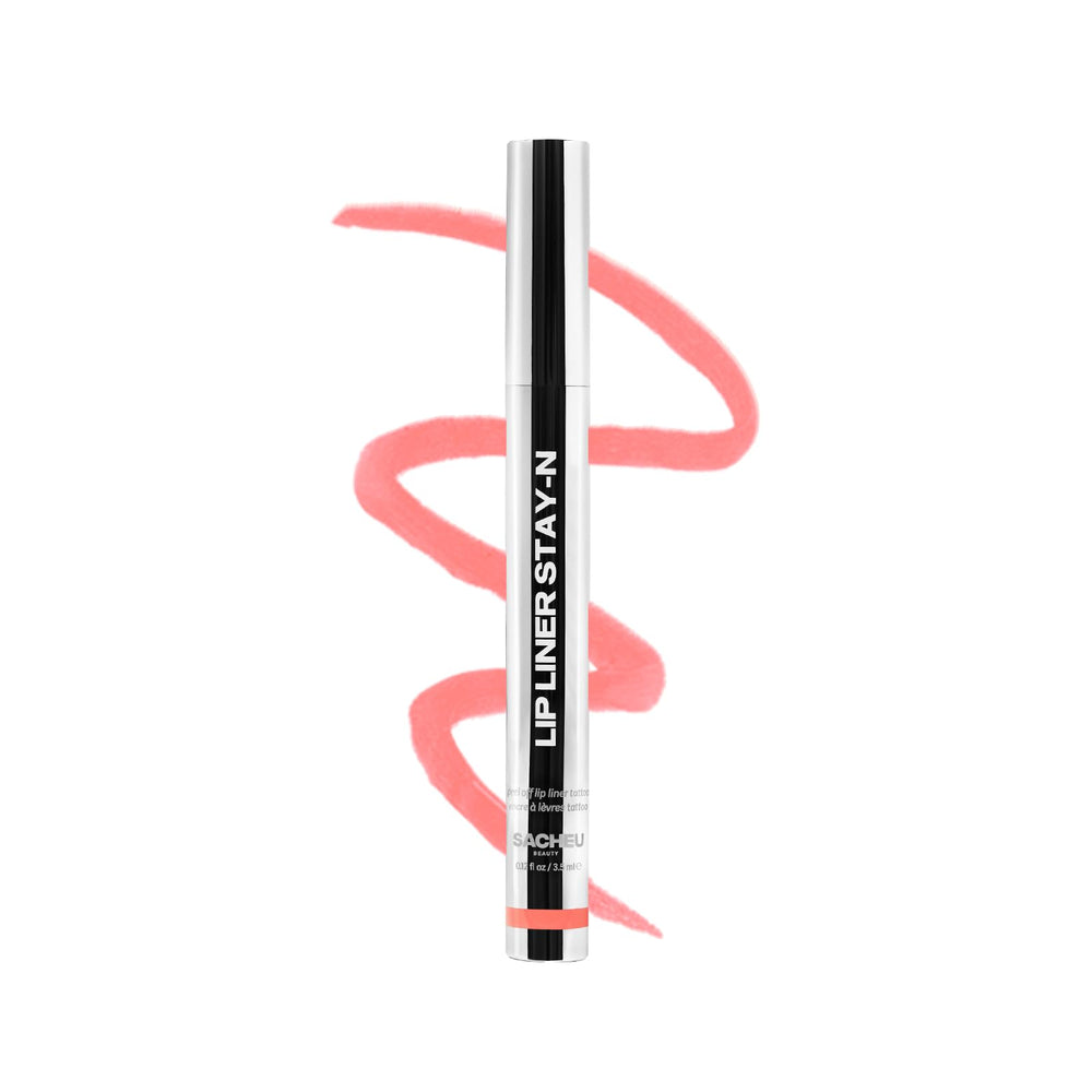 Sacheu delineador labial Stay-N en acción para trazo definido.