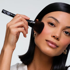 Saie Powder Blush Brush enables a diffused look; gentle, comfortable on skin.